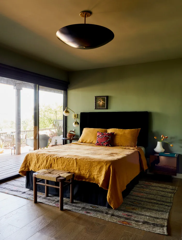 Diverse Mid-Century Hilltop Los Angeles by Studio Palomino - Photo 9