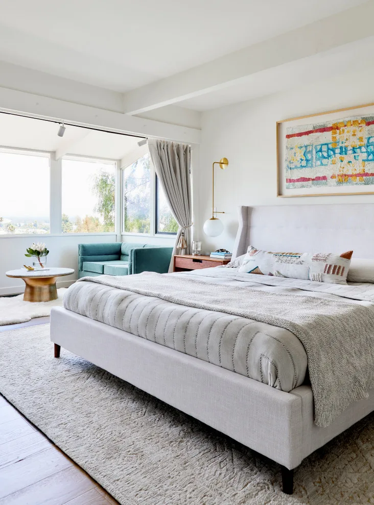 Diverse Mid-Century Hilltop Los Angeles by Studio Palomino - Photo 10
