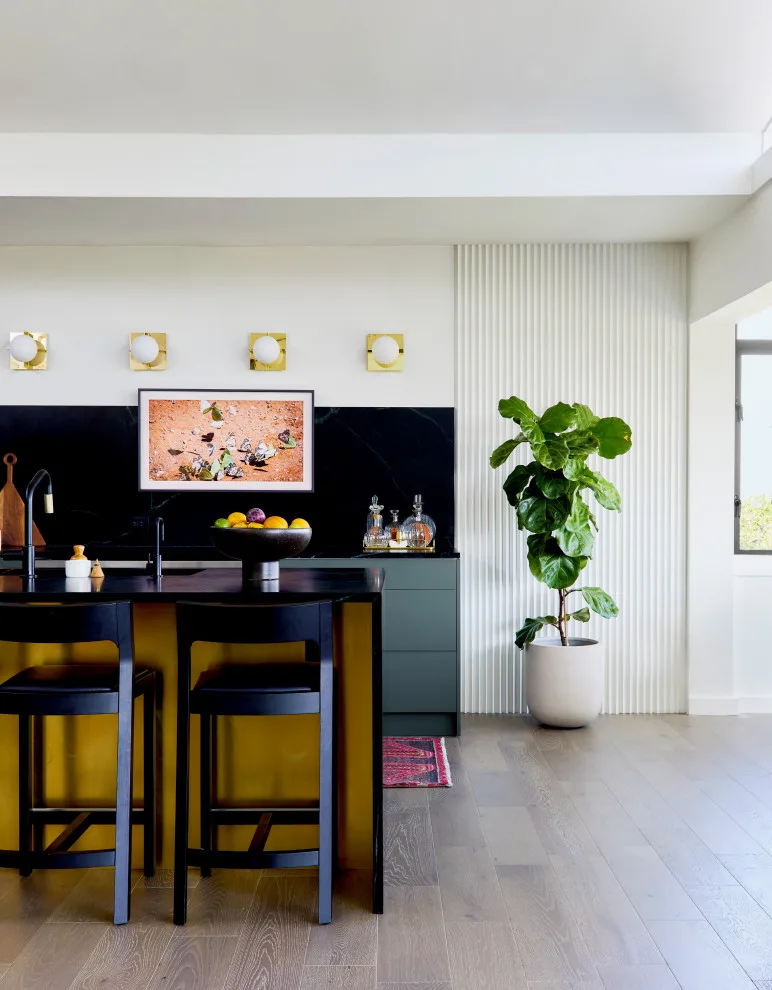 Diverse Mid-Century Hilltop Los Angeles by Studio Palomino - Photo 2