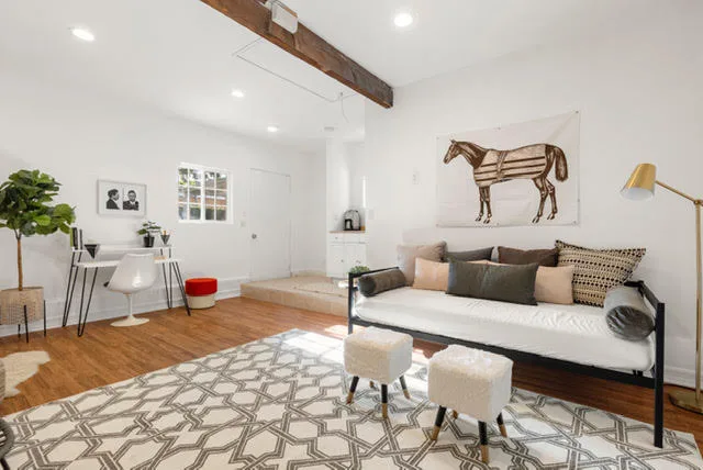 Collins Initiative by WE Home Staging Inc. - Photo 3