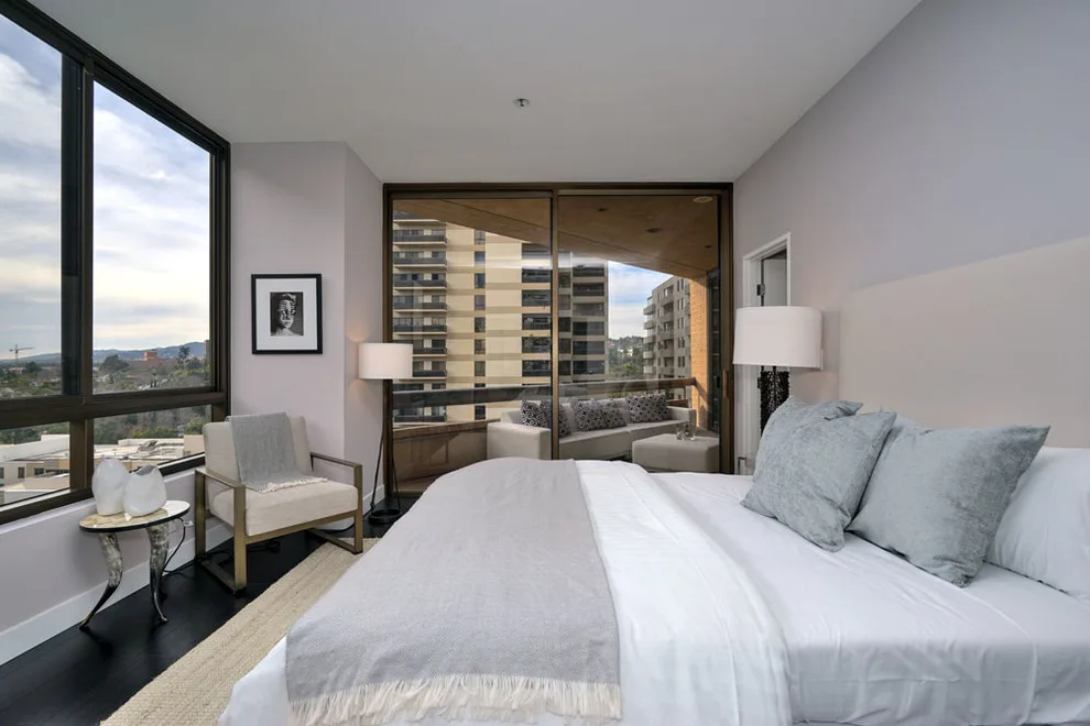 Contemporary Mid-Wilshire Condominium by Studio Palomino - Photo 13