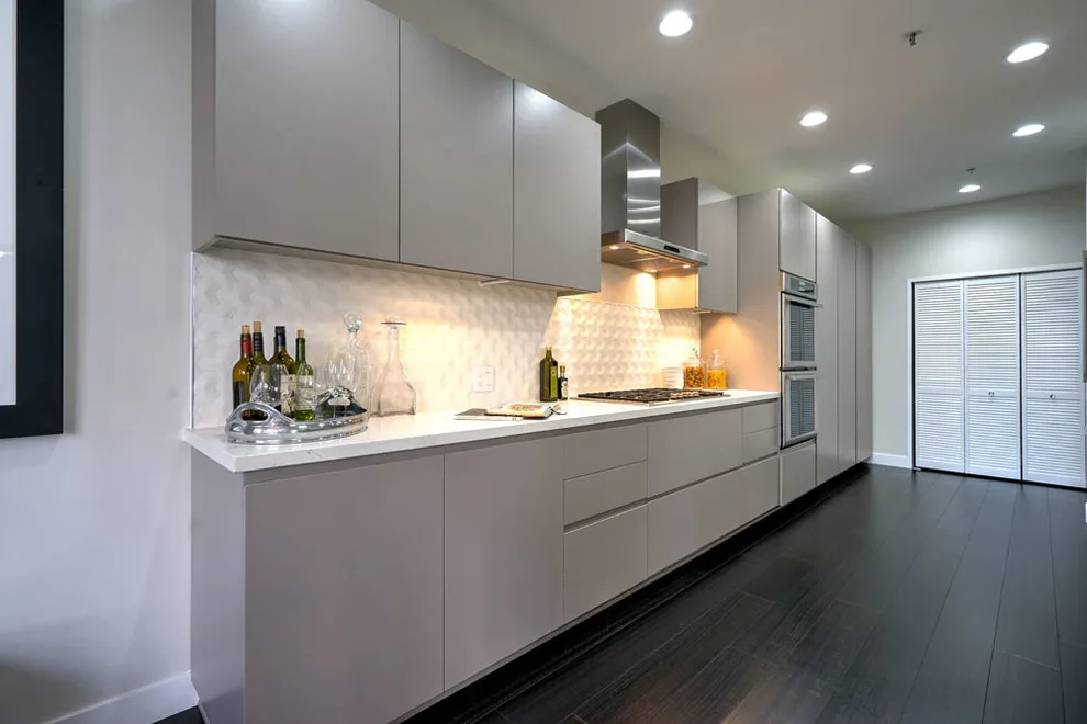 Contemporary Mid-Wilshire Condominium by Studio Palomino - Photo 6