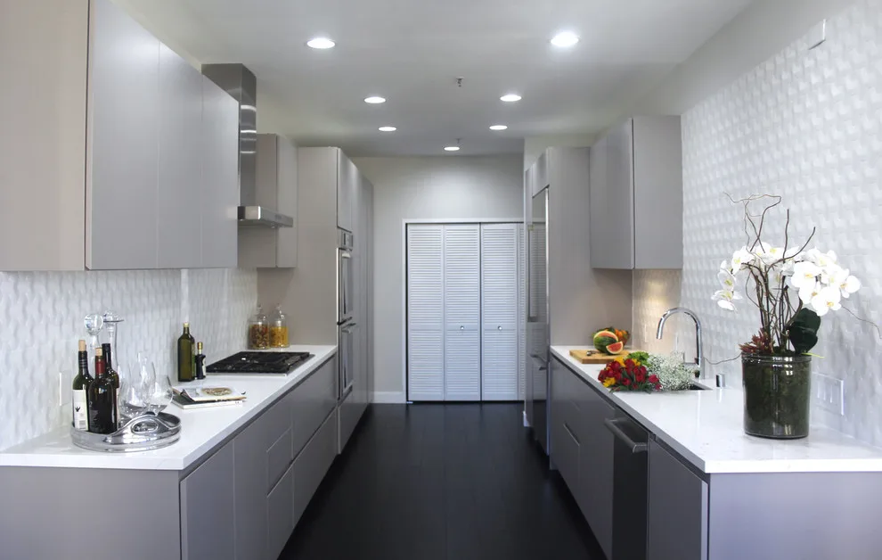 Contemporary Mid-Wilshire Condominium by Studio Palomino - Photo 14