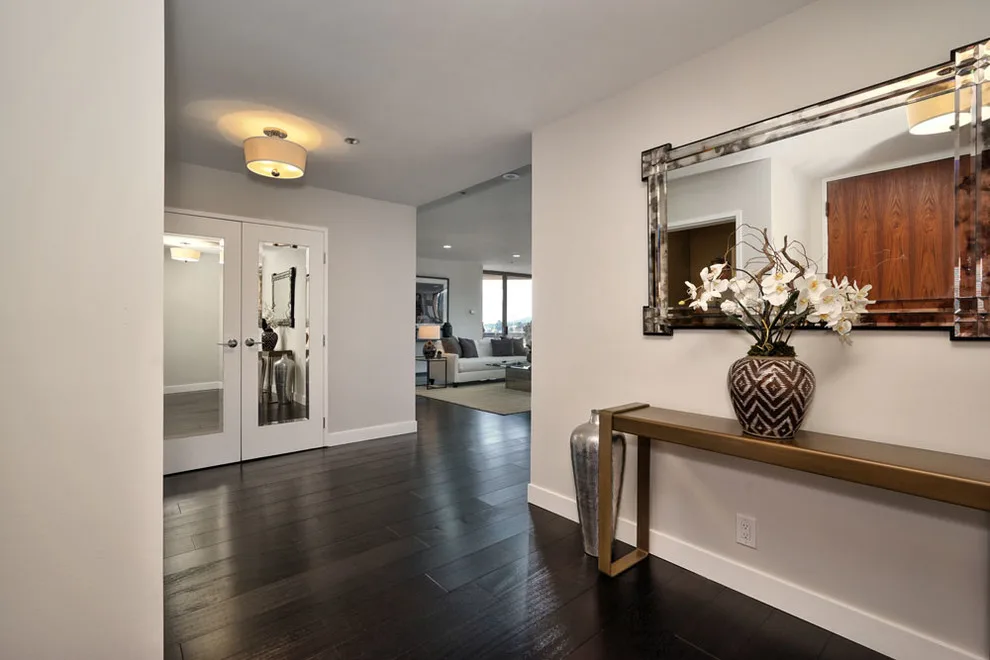 Contemporary Mid-Wilshire Condominium by Studio Palomino - Photo 12