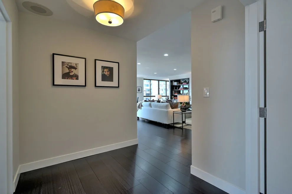 Contemporary Mid-Wilshire Condominium by Studio Palomino - Photo 3