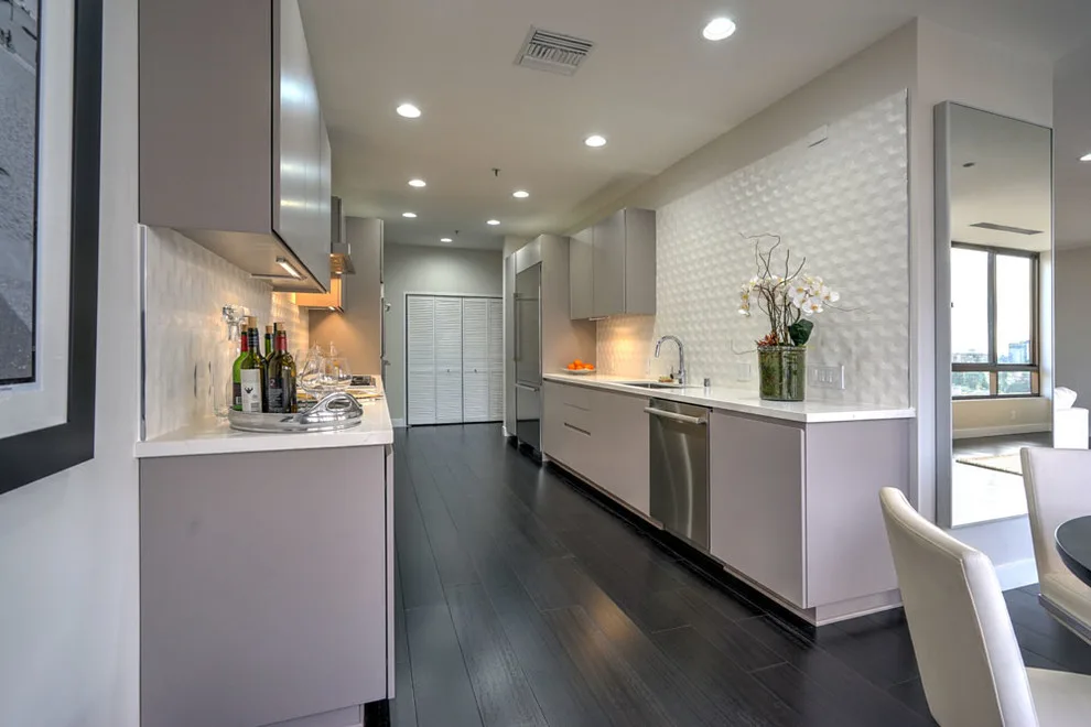Contemporary Mid-Wilshire Condominium by Studio Palomino - Photo 15