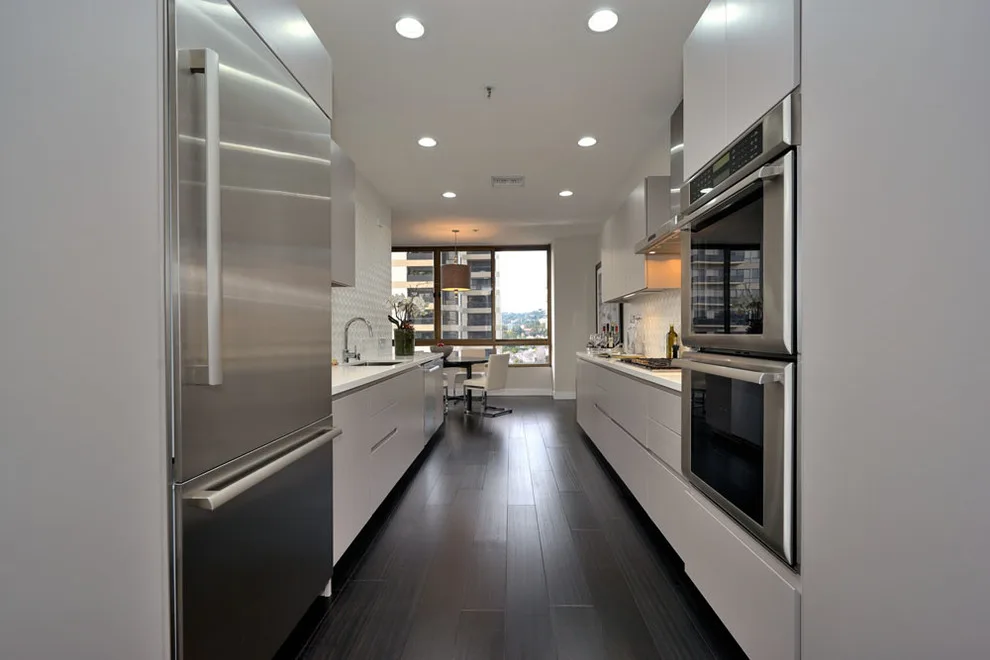 Contemporary Mid-Wilshire Condominium by Studio Palomino - Photo 2