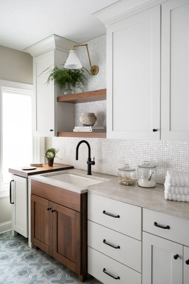 Mud Entryway by Catherine Marrano Interiors - Photo 3