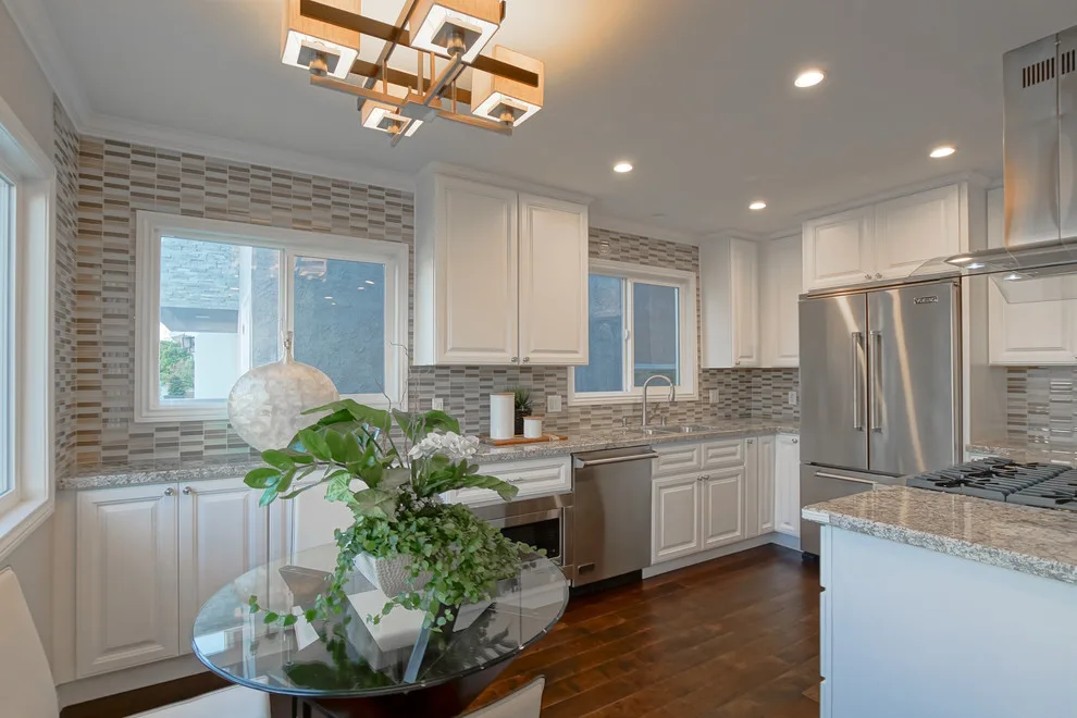 Avenue A Interiors - Photo 4