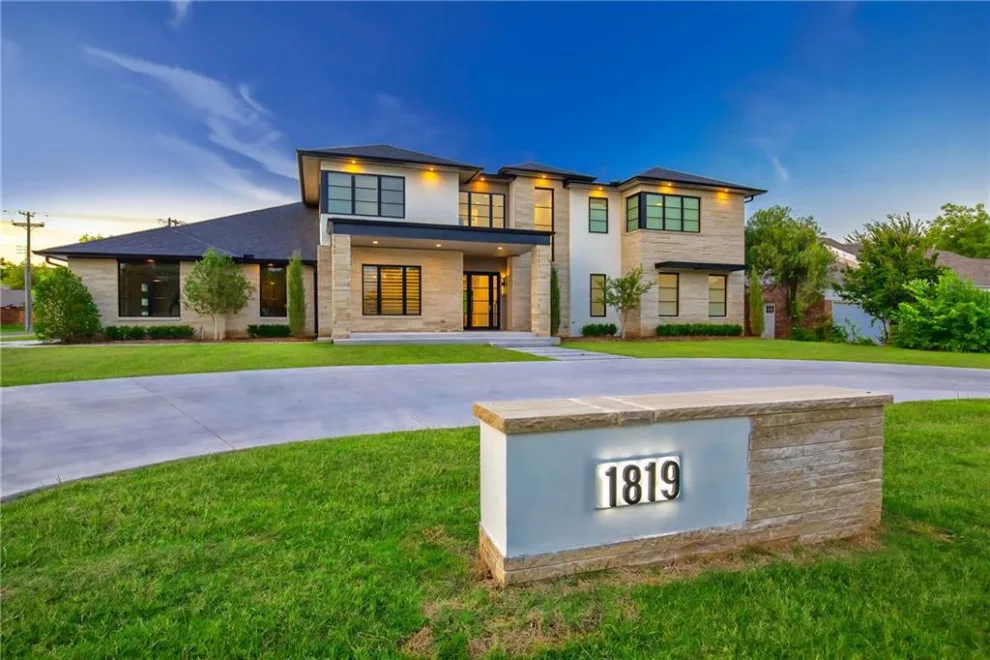 Custom Home in Nichols Hills by Kirby Home Designs - Photo 23