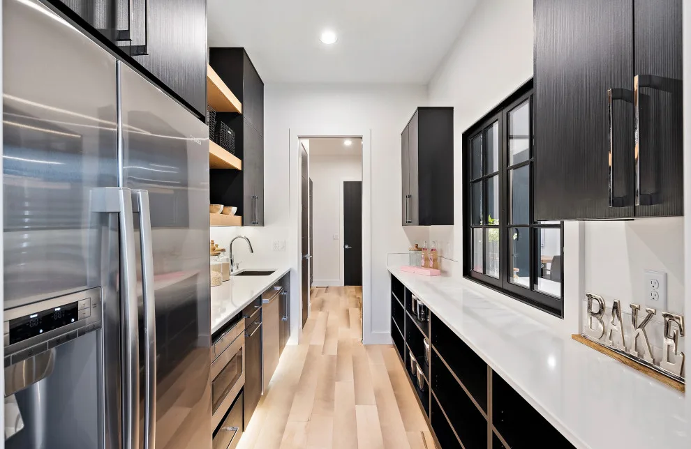 Angie Lewis Interiors - Photo 4