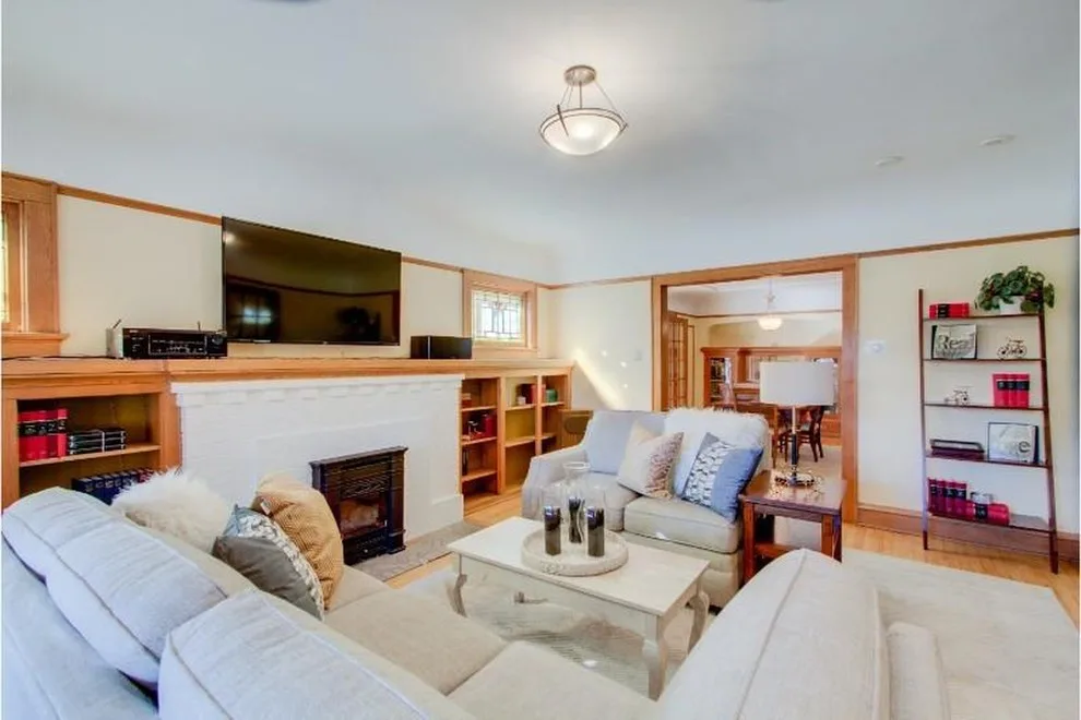 Eclectic Edge Interiors - Photo 12