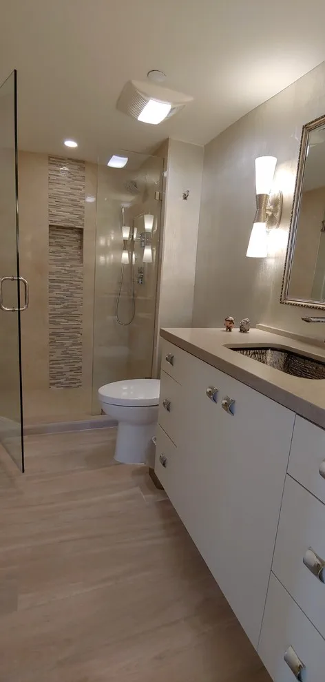 Jupiter Florida Oceancrest Condominium Guest Bathroom by Southeast Interior Design, Inc. - Photo 2