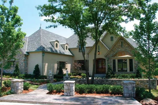 Classic Residence in Tulsa, OK by Rogers & Associates - Photo 3