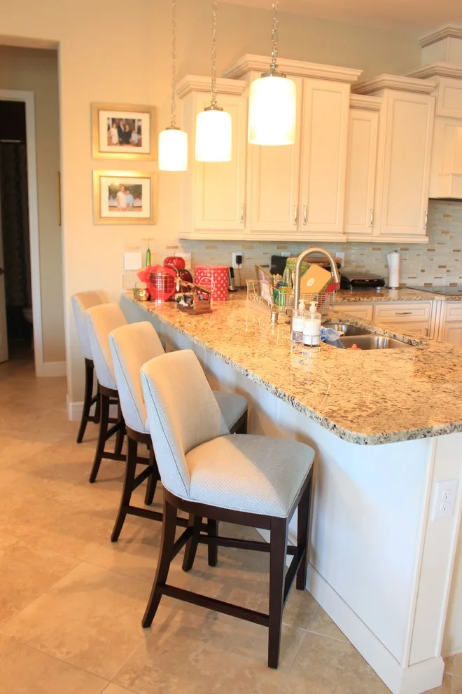 Transitional Housing by Trinity Custom Homes - Photo 7