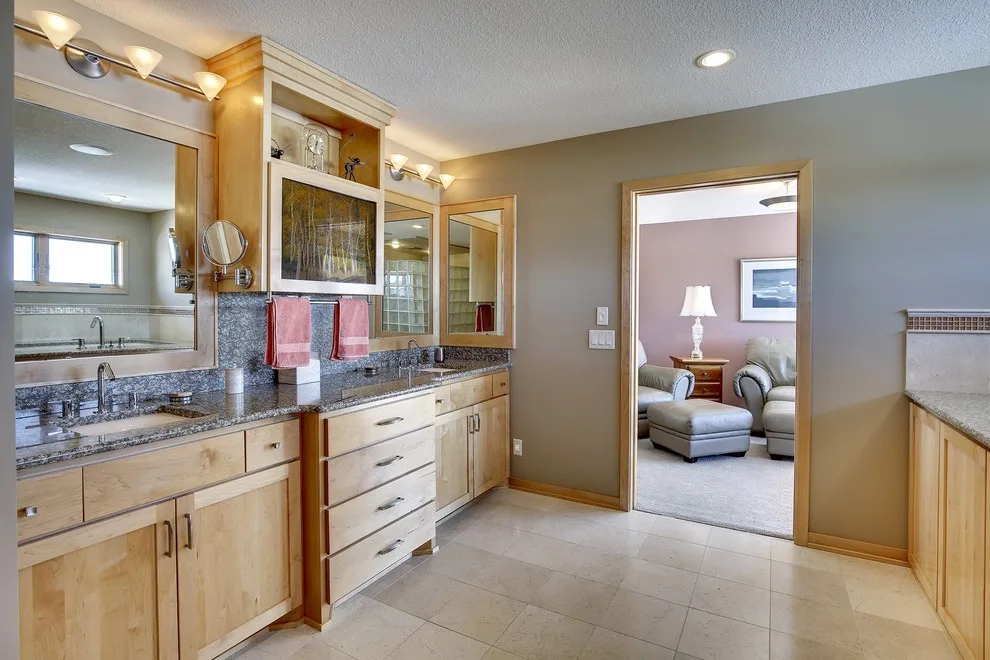 Woodbury Modern Master Bathroom by Zinran Construction Services Inc. - Photo 2