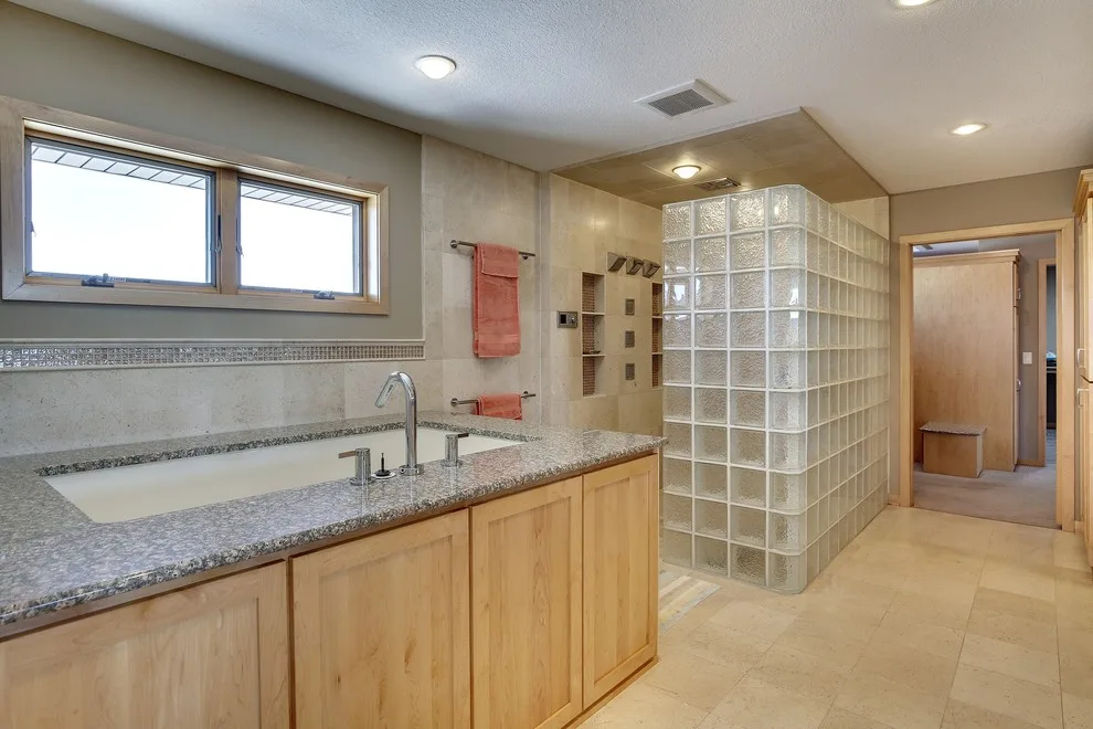 Woodbury Modern Master Bathroom by Zinran Construction Services Inc. - Photo 4