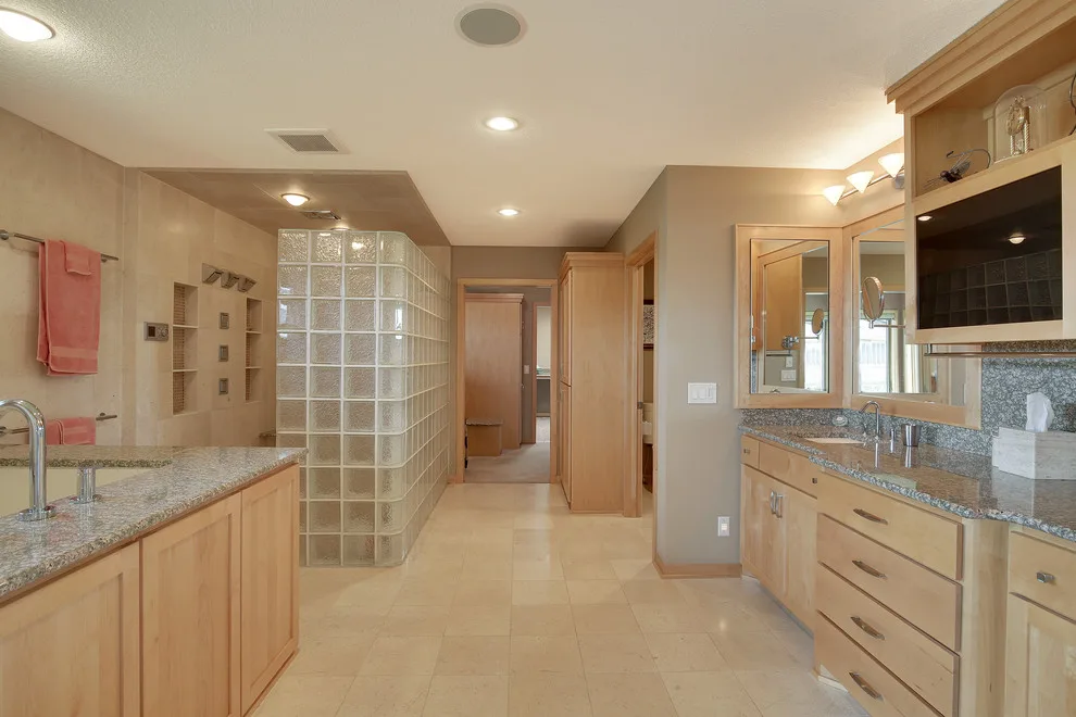 Woodbury Modern Master Bathroom by Zinran Construction Services Inc. - Photo 3