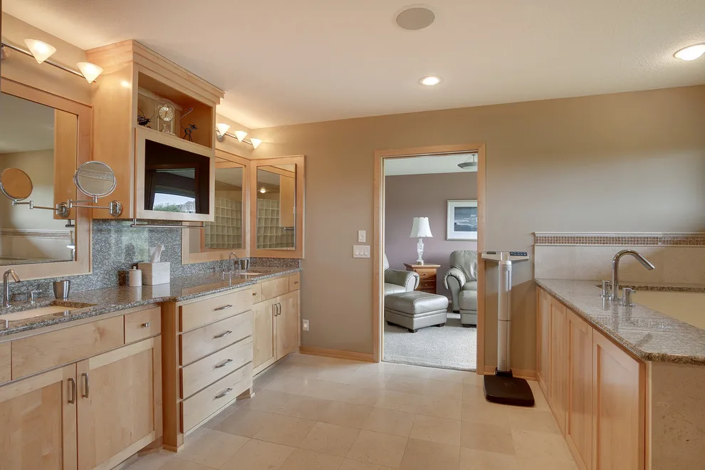 Woodbury Modern Master Bathroom by Zinran Construction Services Inc. - Photo 5