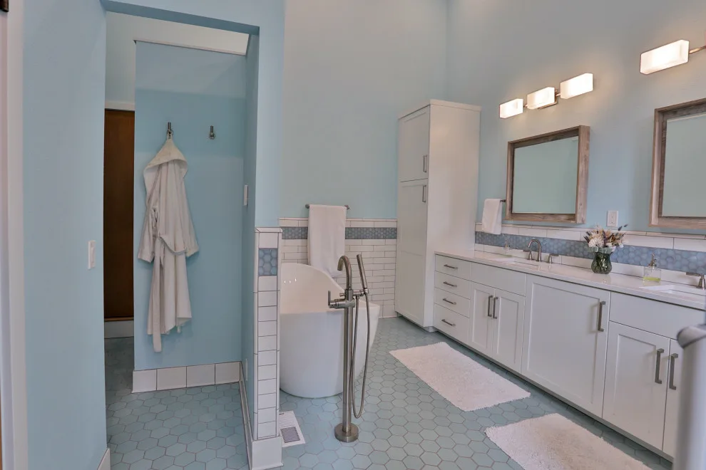 YATES BATHROOM by 8 Inch Nails Construction Inc. - Photo 11