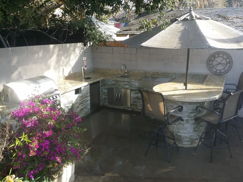 Alfresco Dining Area with Circular Table by L.A. Custom Grill Islands - Photo 2