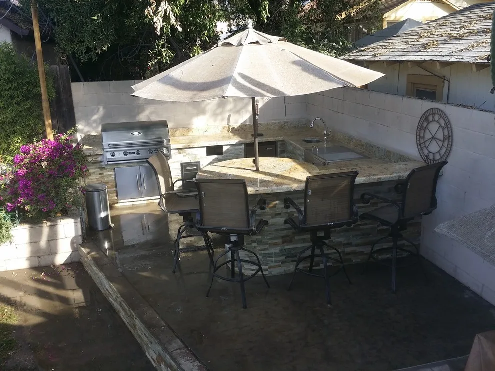 Alfresco Dining Area with Circular Table by L.A. Custom Grill Islands - Photo 4