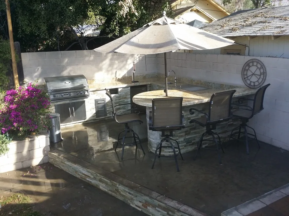 Alfresco Dining Area with Circular Table by L.A. Custom Grill Islands - Photo 3