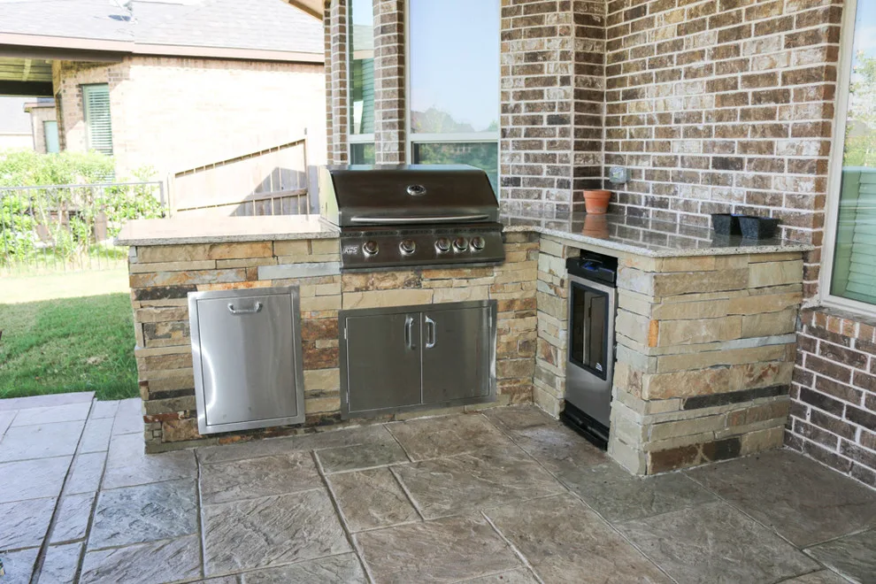 Lakefront Patio Cover and Kitchen: Fulshear, TX by Tradition Outdoor Living - Photo 6