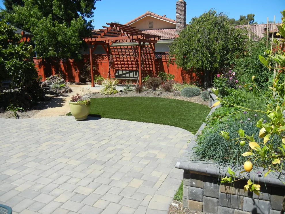 Tarantino's Yardscapes - Photo 10