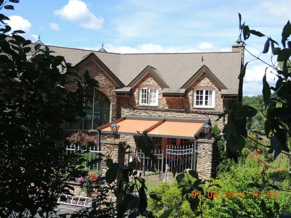 RetractableAwnings.com Inc. - Photo 12