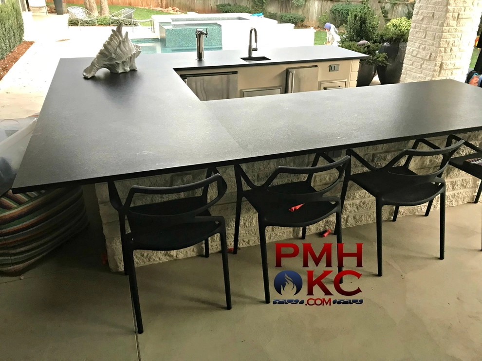 Modern Outdoor Living Space by PMH Construction LLC. - Photo 4