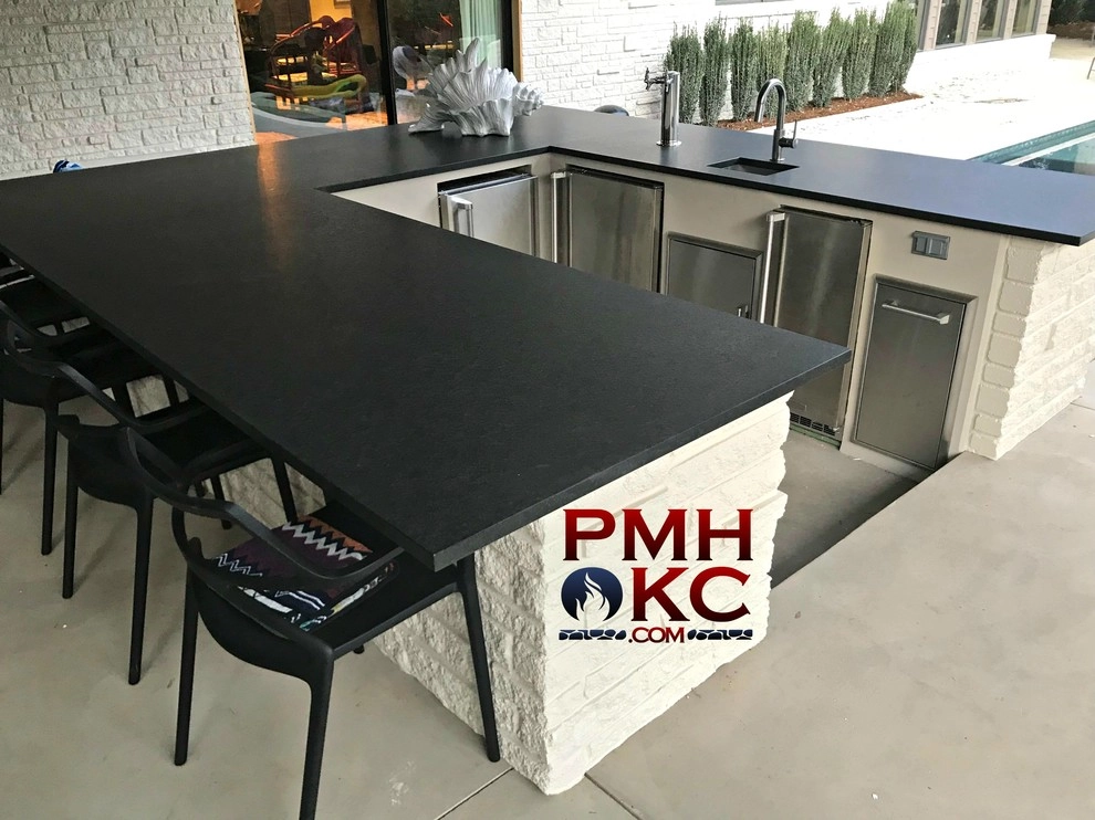 Modern Outdoor Living Space by PMH Construction LLC. - Photo 5
