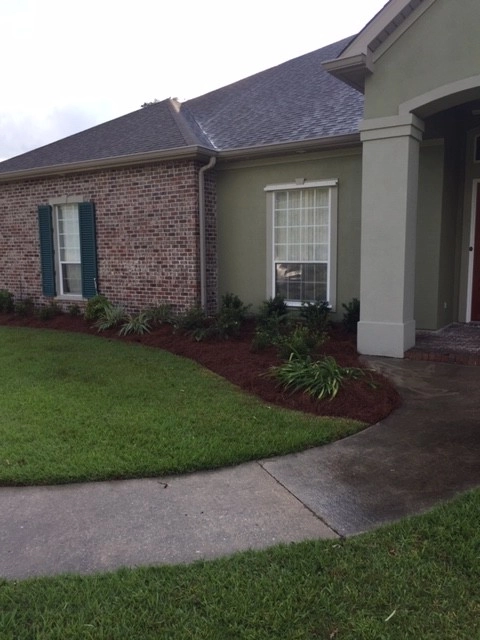 Front Yard Beds by Prados Landscapes LLC - Photo 3