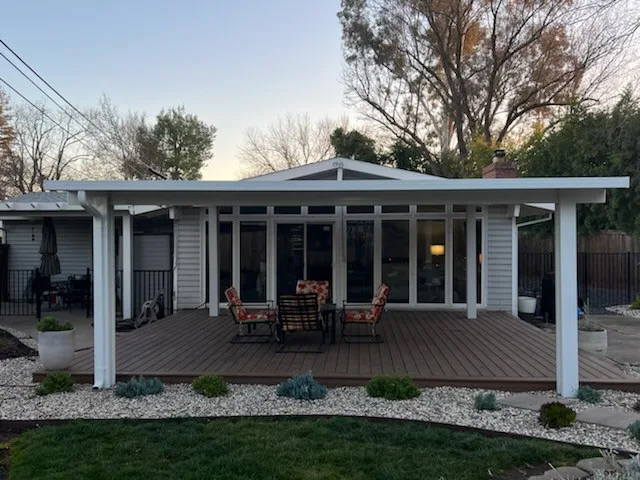 Trex Patio by Durabuild Construction Inc. - Photo 2