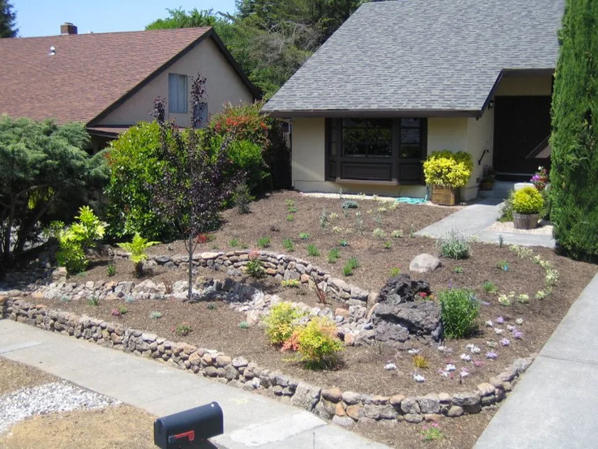 Tarantino's Yardscapes - Photo 12