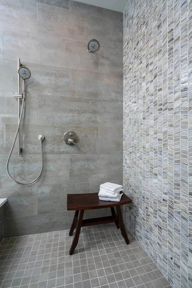 Perdido Key Coastal Master Bathroom by In Detail Interiors - Photo 2