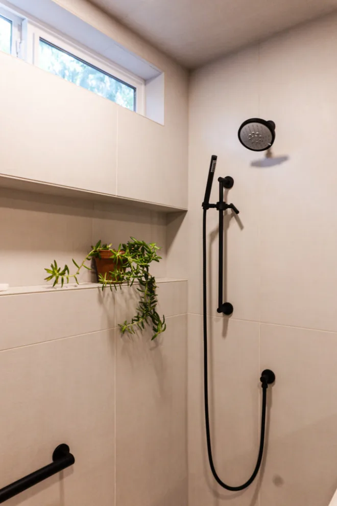Luxury Main Bathroom by Studio Athena - Photo 16