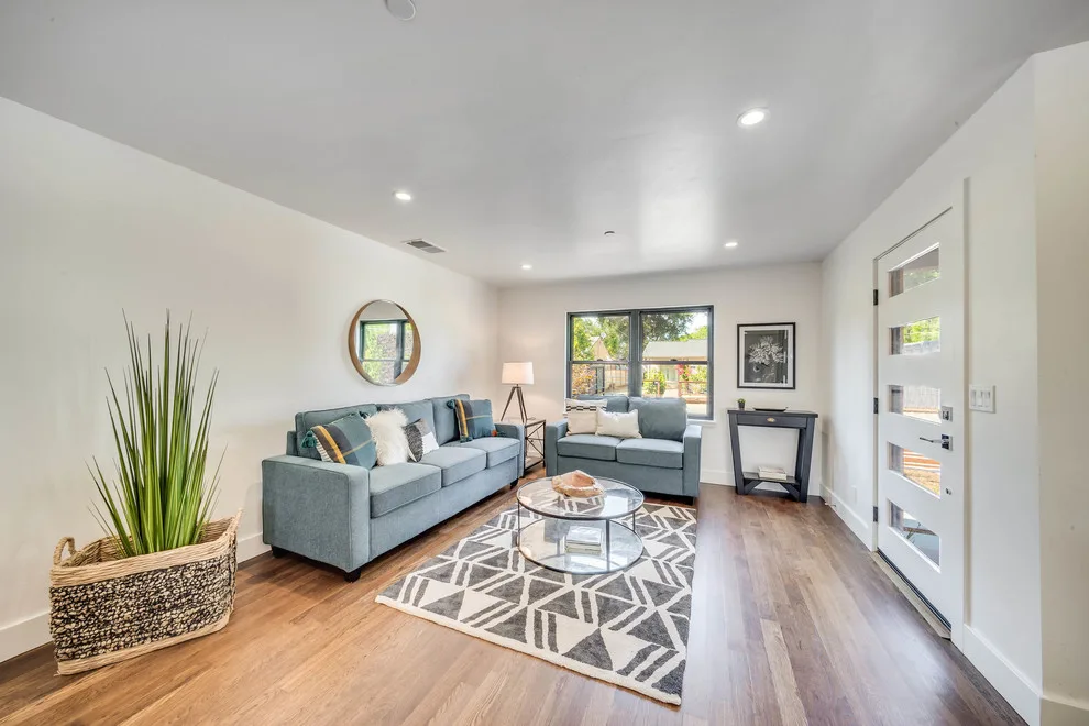 Poppy Drive - Residential Staging by Four Seasons Design Team - Photo 4
