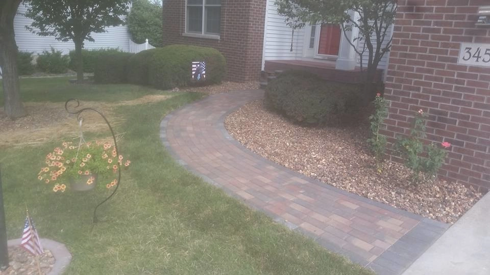 Quad City Lawn And Landscape - Photo 6