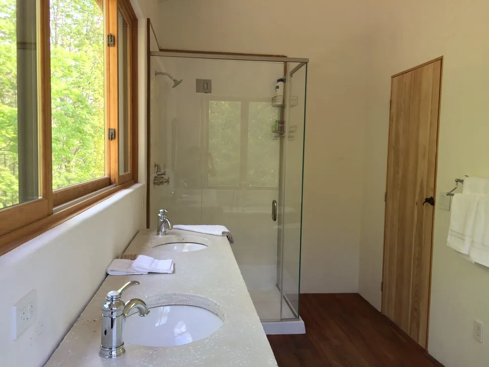 Crimson Cliff Contemporary Staging by Bespoke Decor - Photo 2