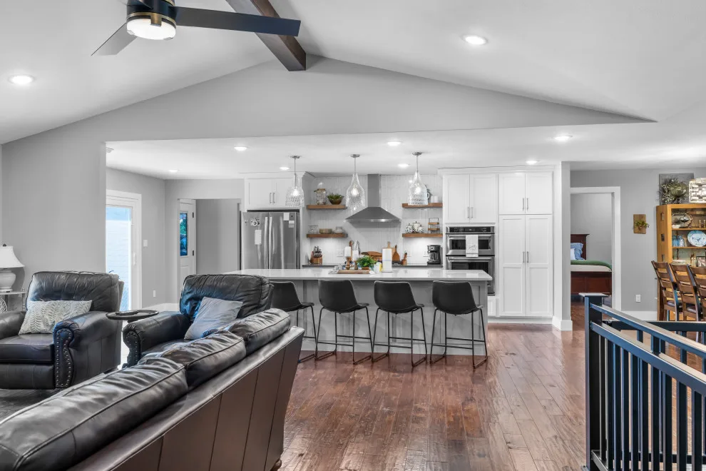 Scarlet Avenue by Unique Ambiance LLC - Photo 17