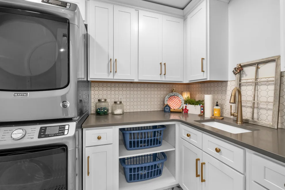 Scarlet Avenue by Unique Ambiance LLC - Photo 14