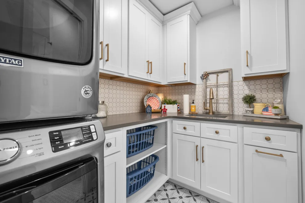 Scarlet Avenue by Unique Ambiance LLC - Photo 11