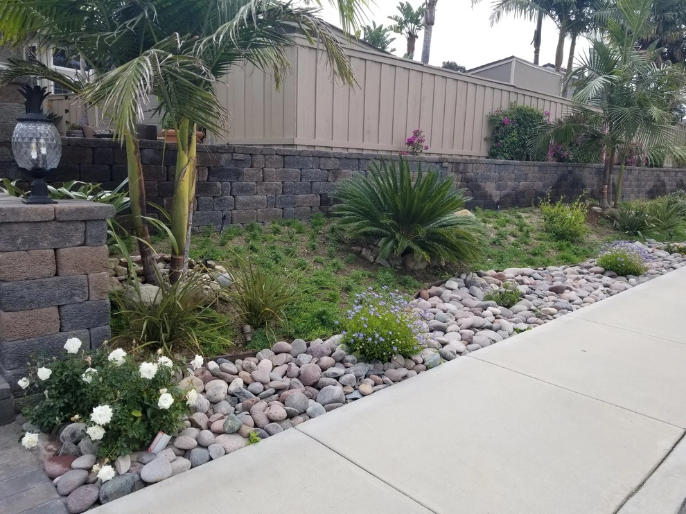 Front yard landscape by Quetzal Landscapes, Inc. - Photo 2