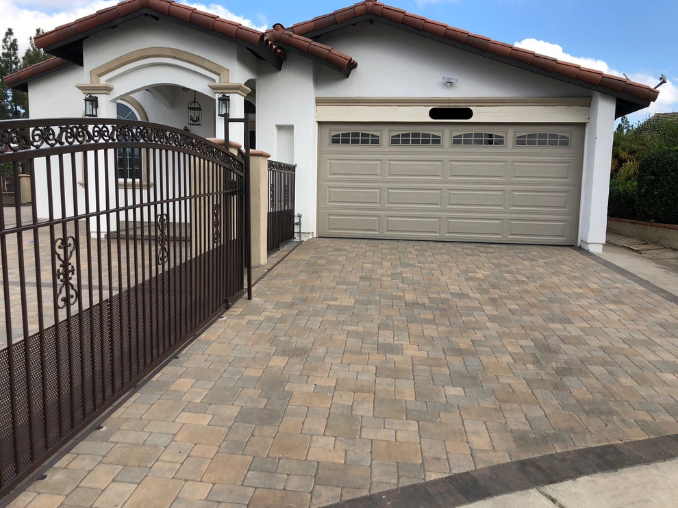 Circle pattern pavers and driveway by Quetzal Landscapes, Inc. - Photo 3