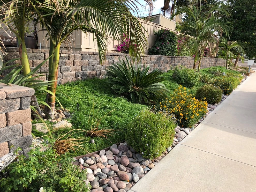 Front yard landscape by Quetzal Landscapes, Inc. - Photo 7
