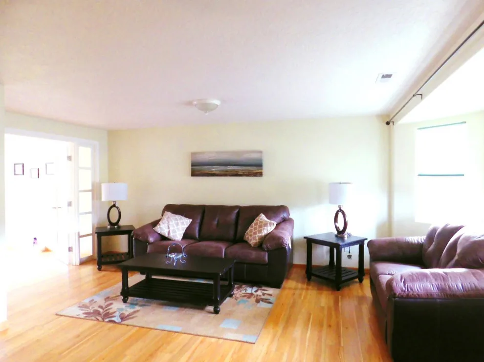 Monique's Decor & Design - Photo 3