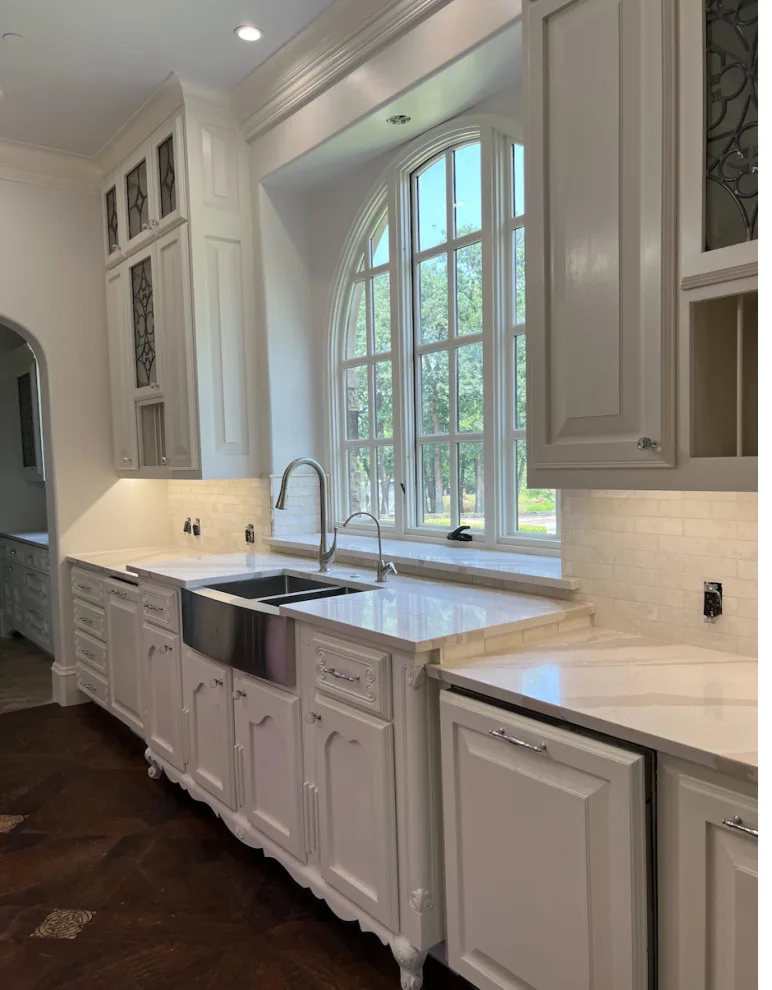 Renovation by Kathleen Newhouse Interiors - Photo 5