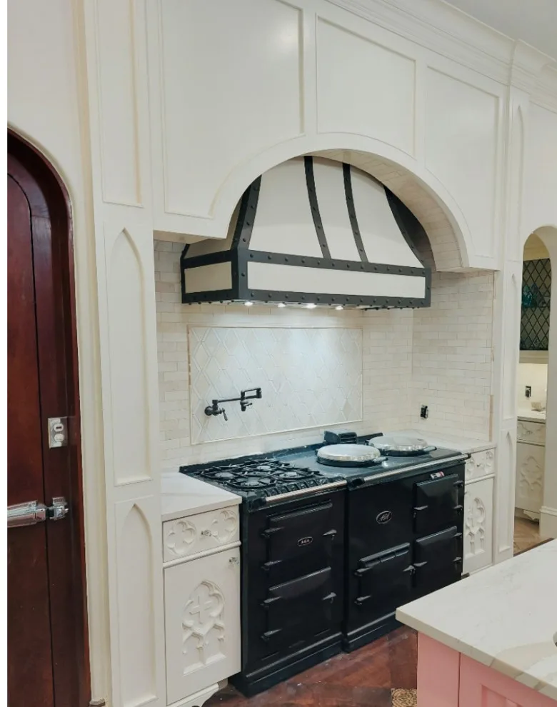 Renovation by Kathleen Newhouse Interiors - Photo 11