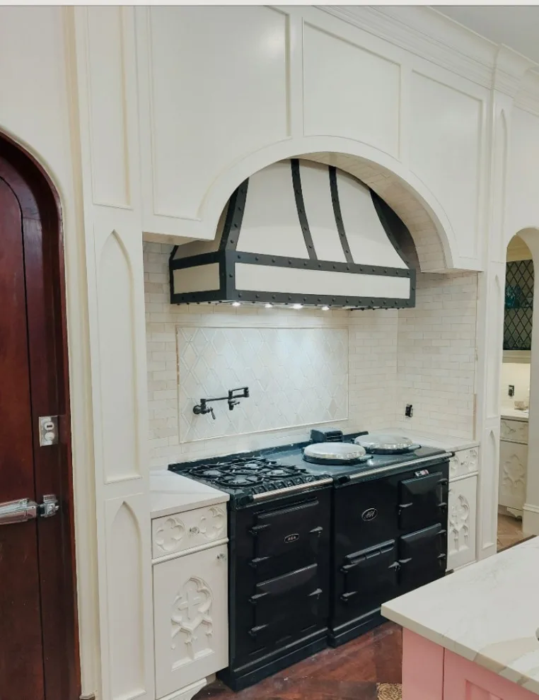 Renovation by Kathleen Newhouse Interiors - Photo 4